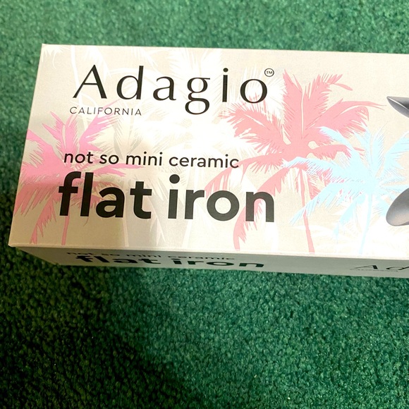 NWT Adagio Not so Mini flat iron- black - Picture 6 of 16